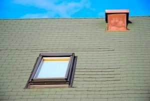 Árnyékoló tetőtéri ablakra